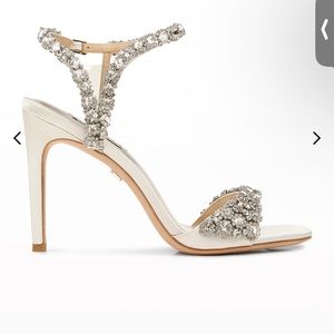 Badgley Mischka Galia in White. Size 6 1/2 true to size.